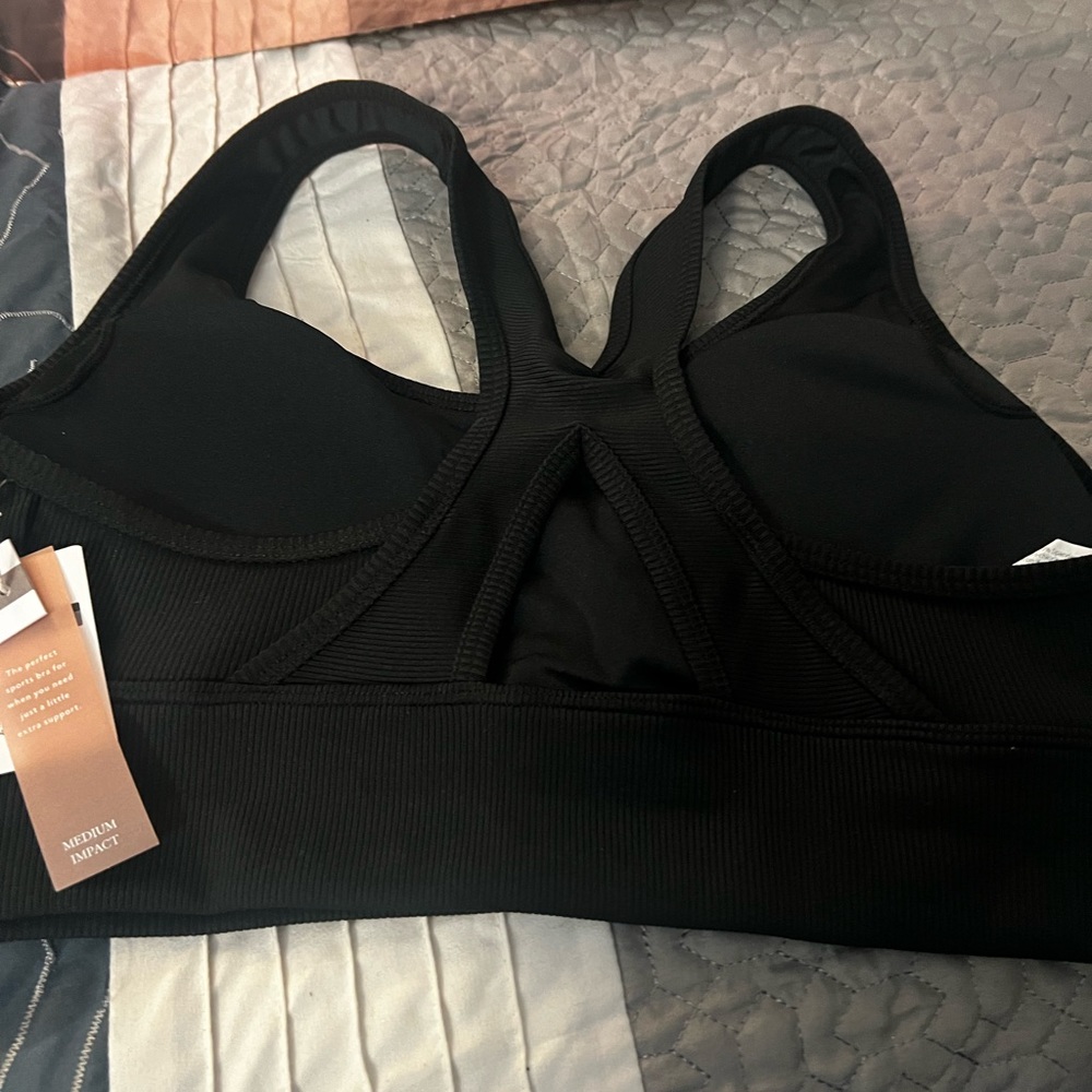 Size Med Jessica Simpson black sports bra